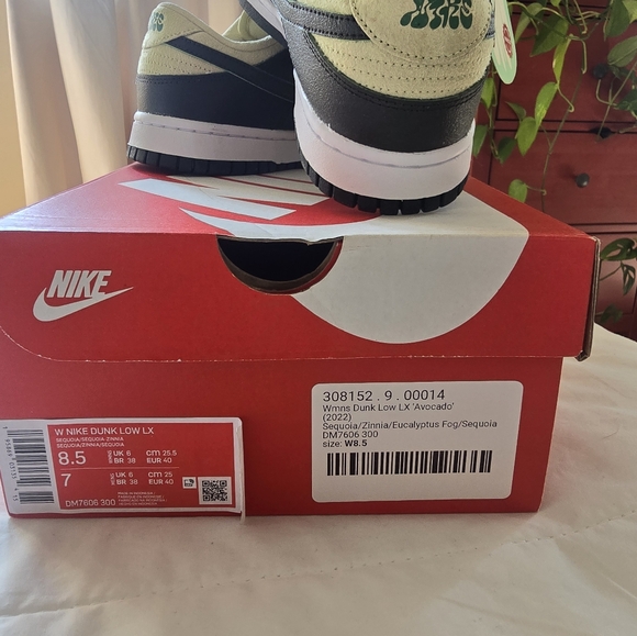 Nike Dunk Low Avocado Sequioa Zinnia - Picture 2 of 3